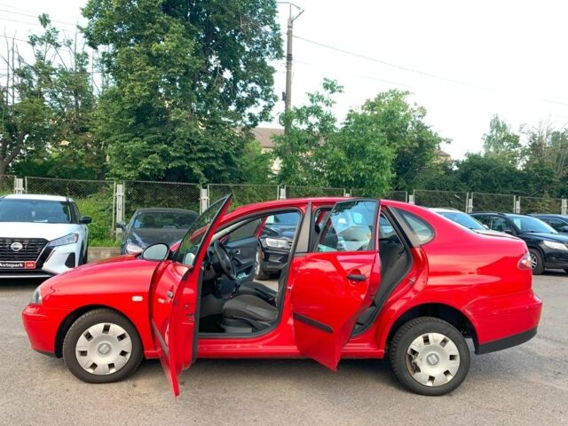 Червоний Сеат Cordoba, об'ємом двигуна 1.4 л та пробігом 166 тис. км за 5690 $, фото 11 на Automoto.ua