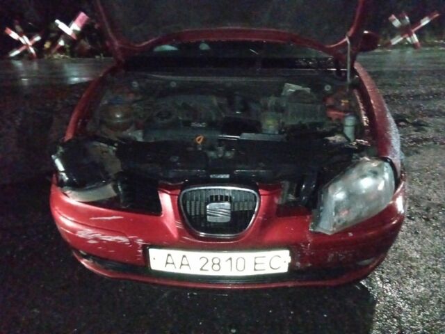 Красный Сеат Кордоба, объемом двигателя 2 л и пробегом 182 тыс. км за 1800 $, фото 2 на Automoto.ua