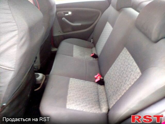 Красный Сеат Кордоба, объемом двигателя 1.4 л и пробегом 300 тыс. км за 2650 $, фото 5 на Automoto.ua