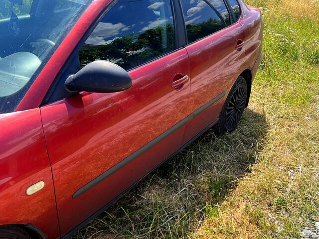 Красный Сеат Кордоба, объемом двигателя 2 л и пробегом 352 тыс. км за 2900 $, фото 2 на Automoto.ua