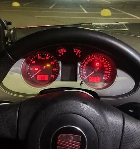 Красный Сеат Кордоба, объемом двигателя 1.98 л и пробегом 238 тыс. км за 4500 $, фото 11 на Automoto.ua