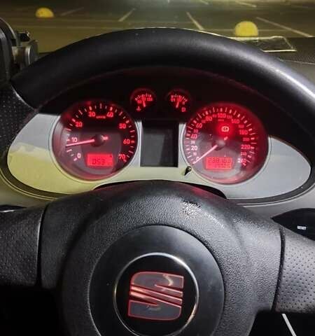 Красный Сеат Кордоба, объемом двигателя 1.98 л и пробегом 238 тыс. км за 4500 $, фото 7 на Automoto.ua