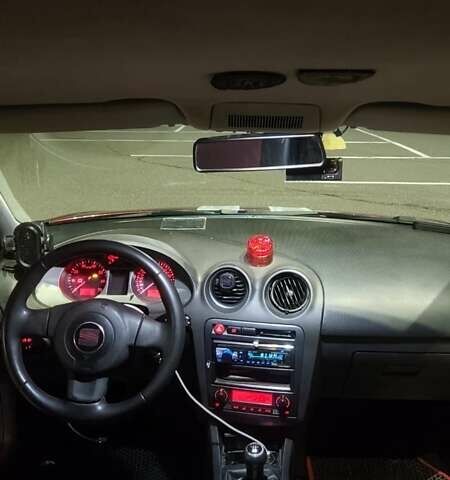 Красный Сеат Кордоба, объемом двигателя 1.98 л и пробегом 238 тыс. км за 4500 $, фото 10 на Automoto.ua