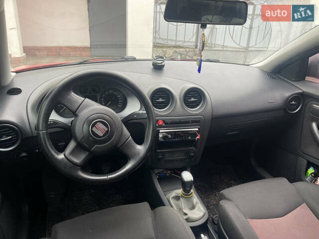 Красный Сеат Кордоба, объемом двигателя 1.98 л и пробегом 179 тыс. км за 4250 $, фото 9 на Automoto.ua