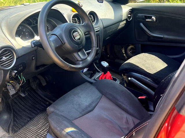 Красный Сеат Кордоба, объемом двигателя 2 л и пробегом 352 тыс. км за 2900 $, фото 9 на Automoto.ua