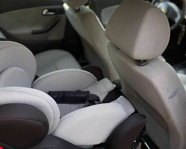 Сеат Cordoba, об'ємом двигуна 1.4 л та пробігом 261 тис. км за 4200 $, фото 15 на Automoto.ua