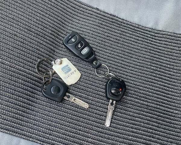 Сеат Кордоба, объемом двигателя 1.4 л и пробегом 100 тыс. км за 3000 $, фото 12 на Automoto.ua