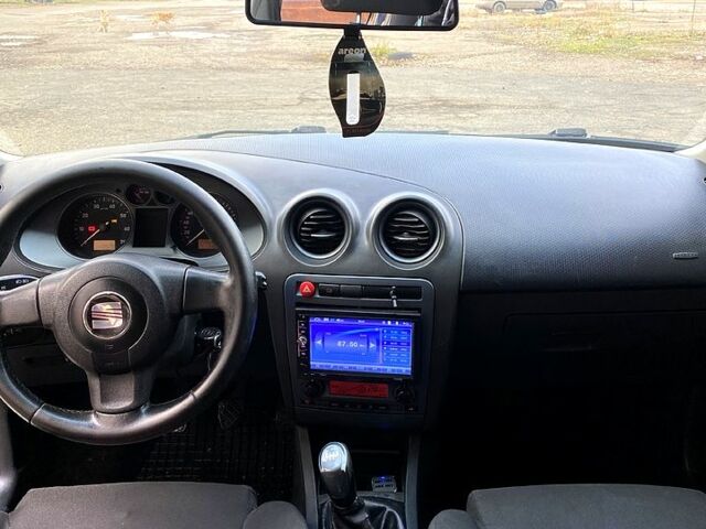 Сеат Кордоба, объемом двигателя 2 л и пробегом 226 тыс. км за 3200 $, фото 8 на Automoto.ua