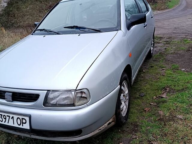 Серый Сеат Кордоба, объемом двигателя 1.4 л и пробегом 0 тыс. км за 1600 $, фото 6 на Automoto.ua