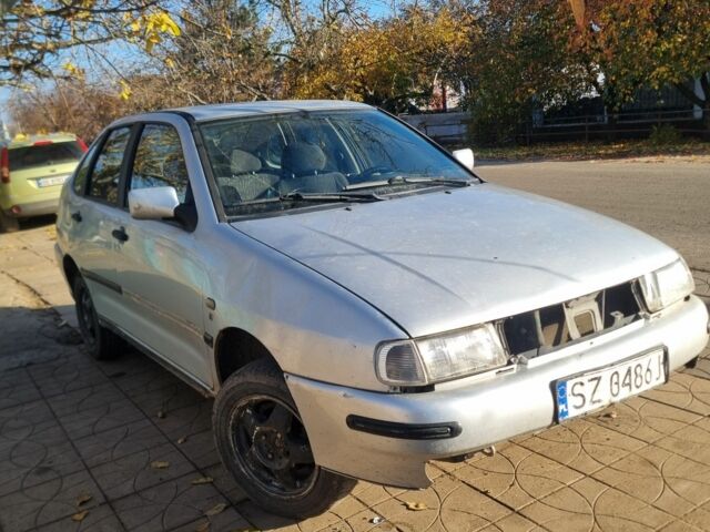 Серый Сеат Кордоба, объемом двигателя 1 л и пробегом 240 тыс. км за 1000 $, фото 2 на Automoto.ua