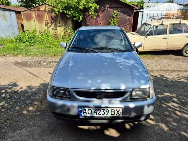 Сірий Сеат Cordoba, об'ємом двигуна 1.39 л та пробігом 180 тис. км за 2700 $, фото 1 на Automoto.ua