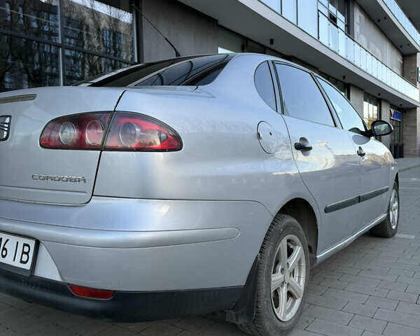 Сірий Сеат Cordoba, об'ємом двигуна 1.4 л та пробігом 300 тис. км за 2000 $, фото 5 на Automoto.ua