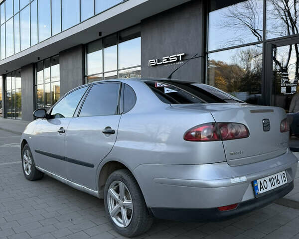 Сірий Сеат Cordoba, об'ємом двигуна 1.4 л та пробігом 300 тис. км за 2000 $, фото 8 на Automoto.ua