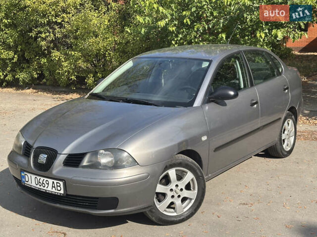 Сірий Сеат Cordoba, об'ємом двигуна 1.39 л та пробігом 261 тис. км за 4800 $, фото 1 на Automoto.ua