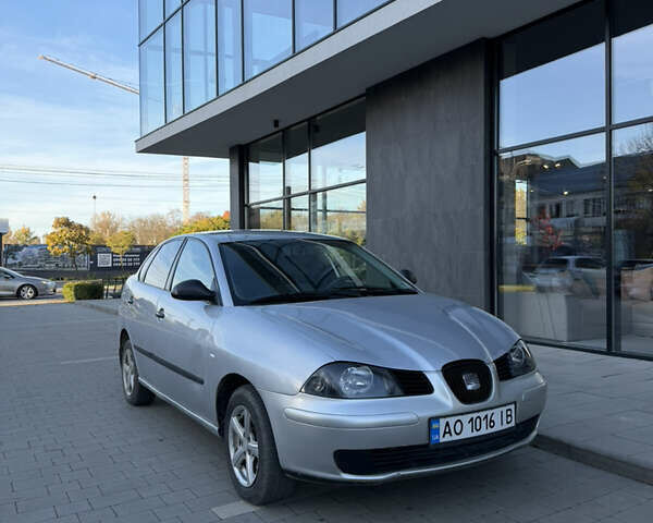 Сірий Сеат Cordoba, об'ємом двигуна 1.4 л та пробігом 300 тис. км за 2000 $, фото 1 на Automoto.ua