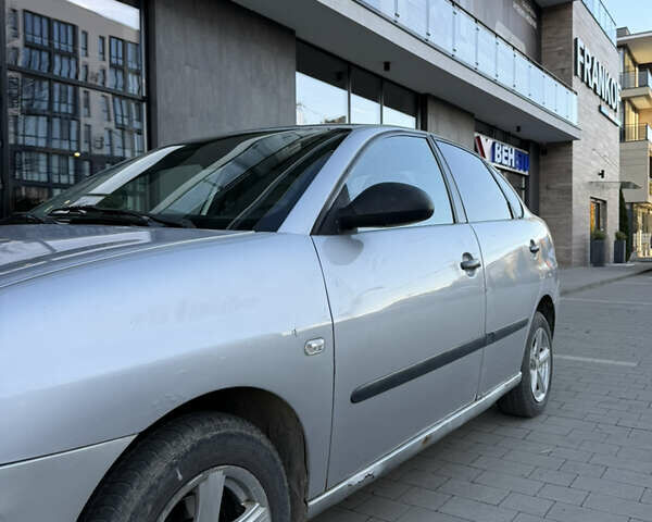 Сірий Сеат Cordoba, об'ємом двигуна 1.4 л та пробігом 300 тис. км за 2000 $, фото 6 на Automoto.ua