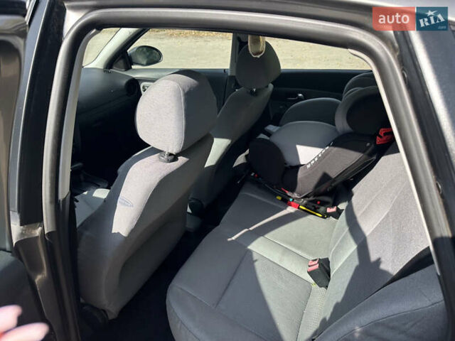 Сірий Сеат Cordoba, об'ємом двигуна 1.39 л та пробігом 261 тис. км за 4800 $, фото 8 на Automoto.ua