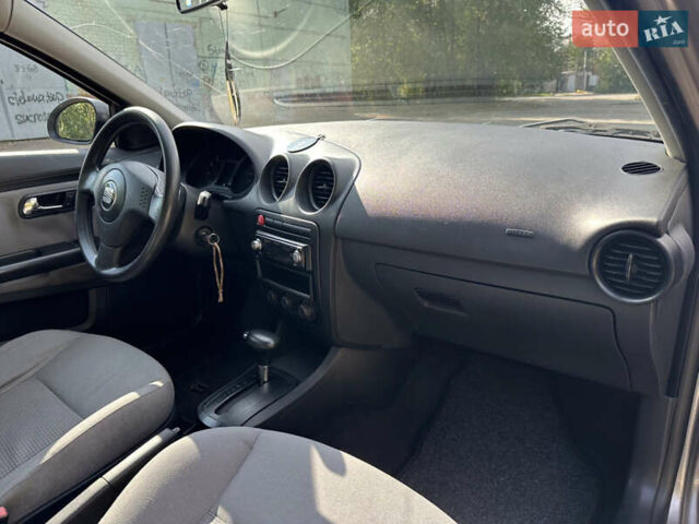 Сірий Сеат Cordoba, об'ємом двигуна 1.39 л та пробігом 261 тис. км за 4800 $, фото 9 на Automoto.ua