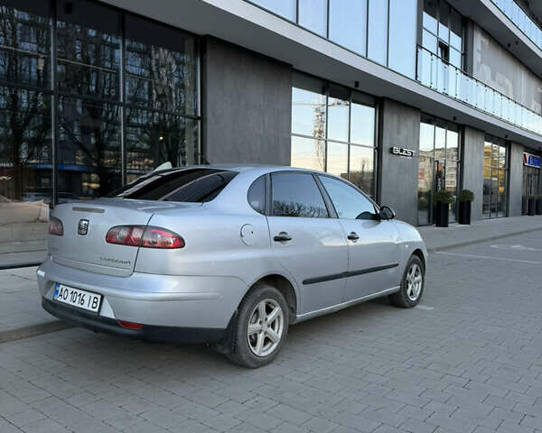 Сірий Сеат Cordoba, об'ємом двигуна 1.4 л та пробігом 300 тис. км за 2000 $, фото 3 на Automoto.ua