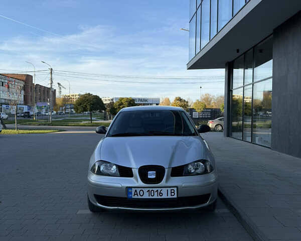 Сірий Сеат Cordoba, об'ємом двигуна 1.4 л та пробігом 300 тис. км за 2000 $, фото 2 на Automoto.ua