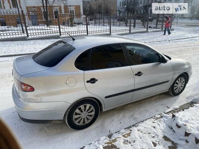 Сірий Сеат Cordoba, об'ємом двигуна 1.4 л та пробігом 200 тис. км за 4275 $, фото 5 на Automoto.ua