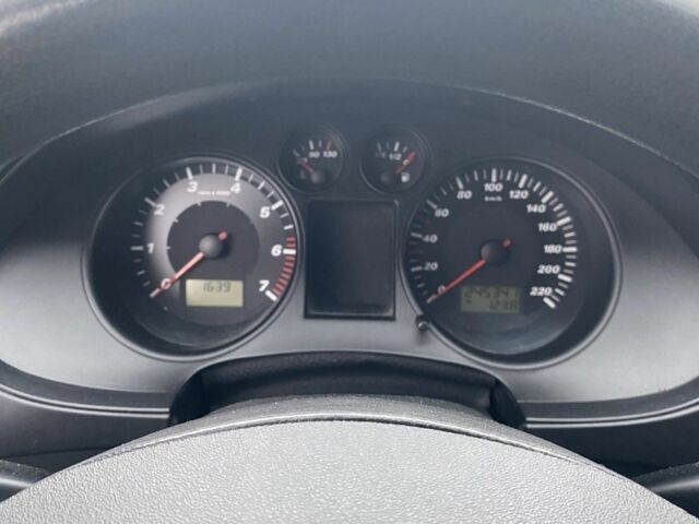 Серый Сеат Кордоба, объемом двигателя 1.4 л и пробегом 240 тыс. км за 2700 $, фото 11 на Automoto.ua