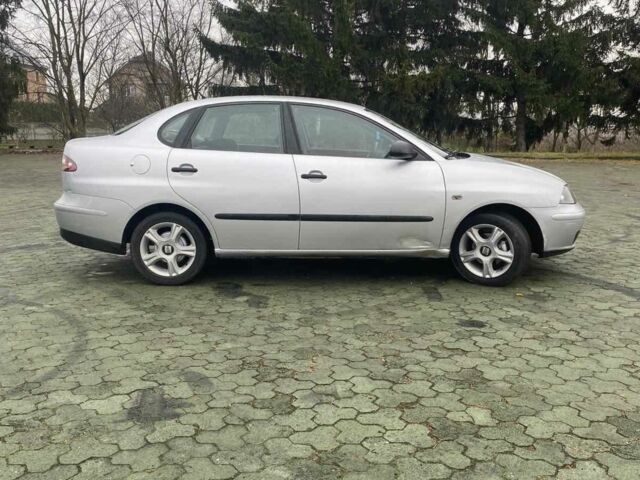 Серый Сеат Кордоба, объемом двигателя 1.4 л и пробегом 240 тыс. км за 2700 $, фото 5 на Automoto.ua