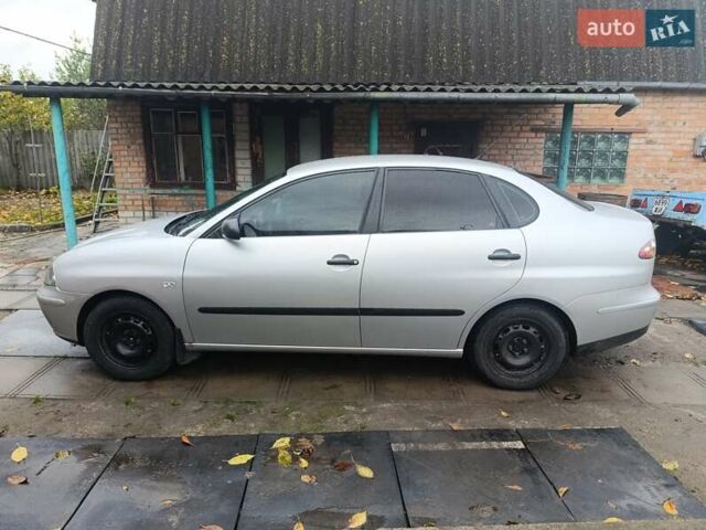 Сірий Сеат Cordoba, об'ємом двигуна 1.39 л та пробігом 165 тис. км за 3000 $, фото 1 на Automoto.ua