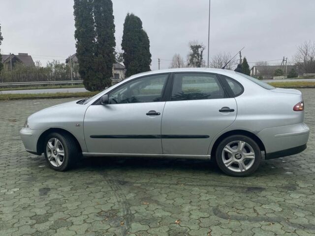 Серый Сеат Кордоба, объемом двигателя 1.4 л и пробегом 240 тыс. км за 2700 $, фото 2 на Automoto.ua