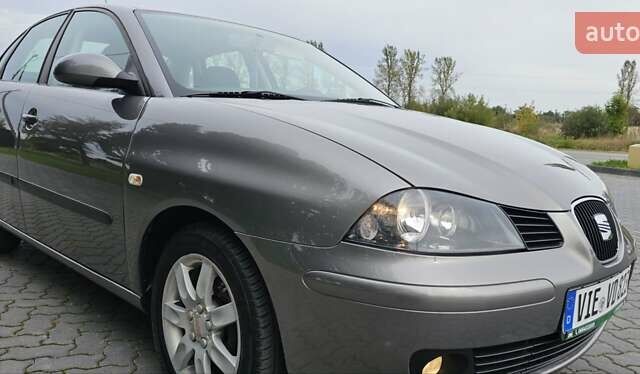 Сірий Сеат Cordoba, об'ємом двигуна 1.4 л та пробігом 200 тис. км за 5450 $, фото 12 на Automoto.ua