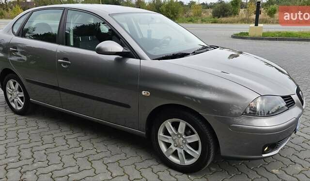 Сірий Сеат Cordoba, об'ємом двигуна 1.4 л та пробігом 200 тис. км за 5450 $, фото 14 на Automoto.ua