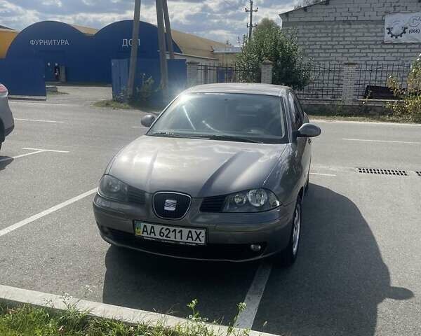 Сірий Сеат Cordoba, об'ємом двигуна 1.4 л та пробігом 234 тис. км за 2800 $, фото 4 на Automoto.ua