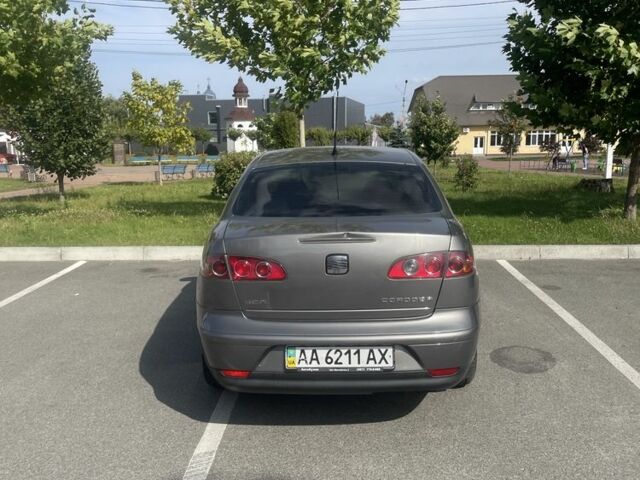 Сірий Сеат Cordoba, об'ємом двигуна 1.4 л та пробігом 234 тис. км за 2800 $, фото 2 на Automoto.ua