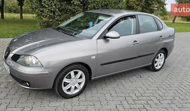 Сірий Сеат Cordoba, об'ємом двигуна 1.4 л та пробігом 200 тис. км за 5450 $, фото 6 на Automoto.ua