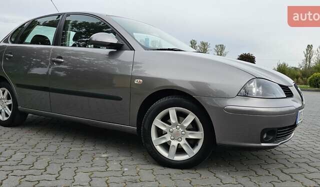 Сірий Сеат Cordoba, об'ємом двигуна 1.4 л та пробігом 200 тис. км за 5450 $, фото 39 на Automoto.ua