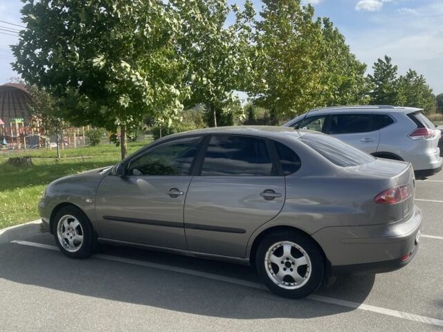 Сірий Сеат Cordoba, об'ємом двигуна 1.4 л та пробігом 234 тис. км за 2800 $, фото 3 на Automoto.ua