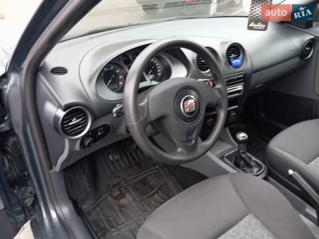 Сірий Сеат Cordoba, об'ємом двигуна 1.4 л та пробігом 169 тис. км за 4200 $, фото 8 на Automoto.ua