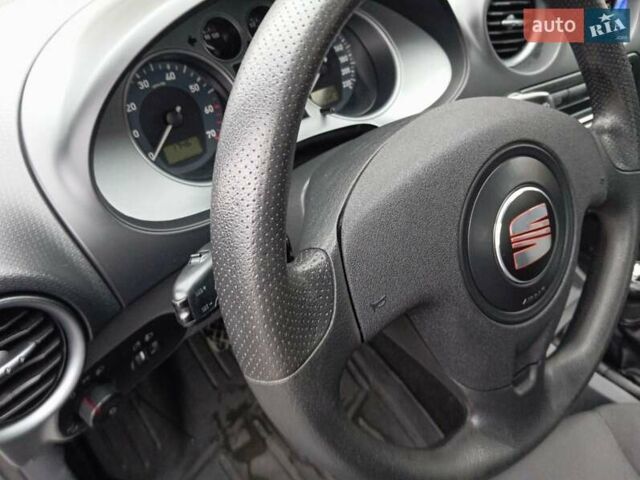 Сірий Сеат Cordoba, об'ємом двигуна 1.4 л та пробігом 169 тис. км за 4200 $, фото 7 на Automoto.ua