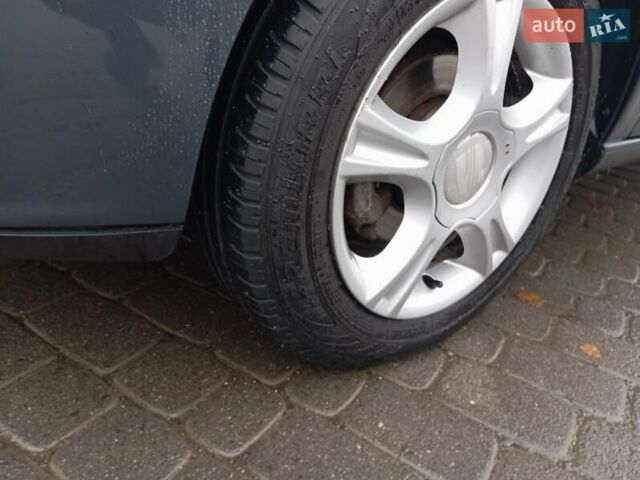 Сірий Сеат Cordoba, об'ємом двигуна 1.4 л та пробігом 169 тис. км за 4200 $, фото 1 на Automoto.ua