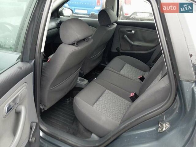 Сірий Сеат Cordoba, об'ємом двигуна 1.4 л та пробігом 169 тис. км за 4200 $, фото 9 на Automoto.ua