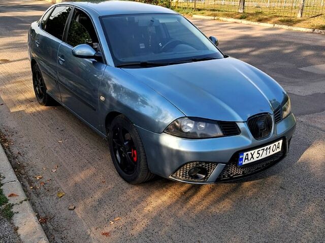 Серый Сеат Кордоба, объемом двигателя 2 л и пробегом 280 тыс. км за 4800 $, фото 2 на Automoto.ua