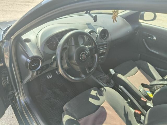 Сірий Сеат Cordoba, об'ємом двигуна 2 л та пробігом 280 тис. км за 3900 $, фото 7 на Automoto.ua