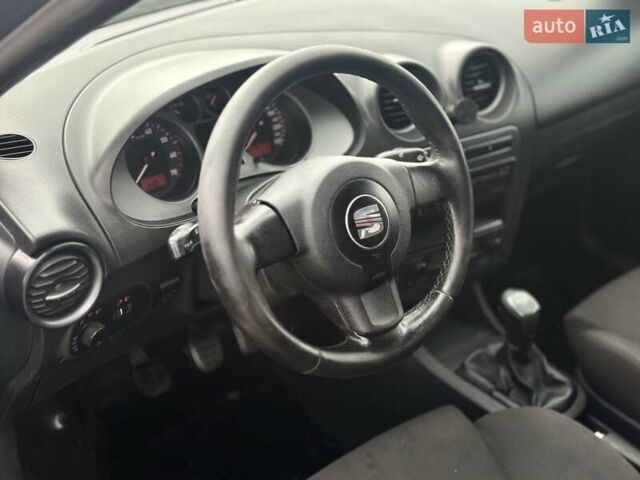 Сірий Сеат Cordoba, об'ємом двигуна 1.98 л та пробігом 232 тис. км за 2999 $, фото 9 на Automoto.ua