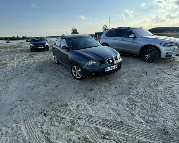Сірий Сеат Cordoba, об'ємом двигуна 1.98 л та пробігом 317 тис. км за 1999 $, фото 1 на Automoto.ua