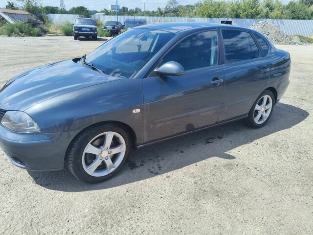 Сірий Сеат Cordoba, об'ємом двигуна 2 л та пробігом 280 тис. км за 3900 $, фото 2 на Automoto.ua