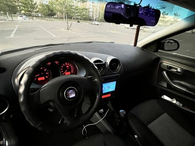 Сірий Сеат Cordoba, об'ємом двигуна 1.4 л та пробігом 210 тис. км за 2900 $, фото 6 на Automoto.ua