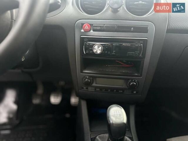 Сірий Сеат Cordoba, об'ємом двигуна 1.98 л та пробігом 232 тис. км за 2999 $, фото 7 на Automoto.ua