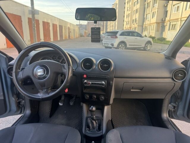 Сірий Сеат Cordoba, об'ємом двигуна 1.4 л та пробігом 270 тис. км за 2750 $, фото 13 на Automoto.ua