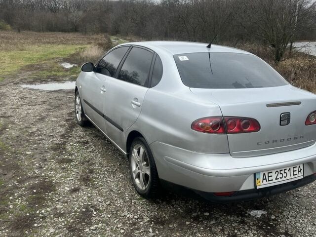 Сірий Сеат Cordoba, об'ємом двигуна 1.98 л та пробігом 220 тис. км за 3600 $, фото 3 на Automoto.ua