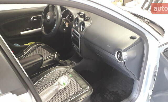 Сірий Сеат Cordoba, об'ємом двигуна 2 л та пробігом 256 тис. км за 4600 $, фото 6 на Automoto.ua